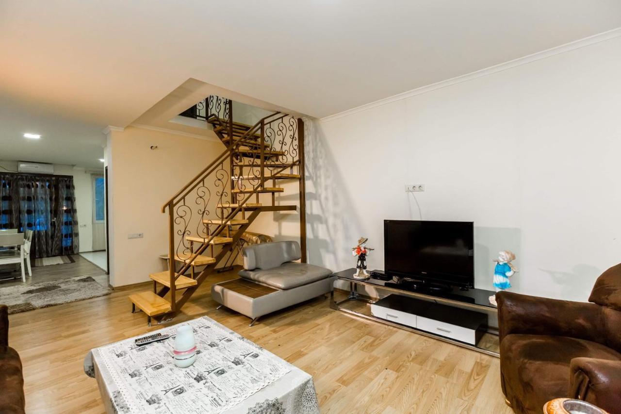 Hirmas Apartment Tbilisi Bagian luar foto